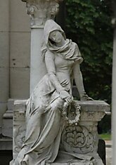 Впечатляющие скульптуры на европейских кладбищах