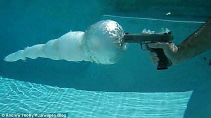 Как выглядит выстрел под водой?
