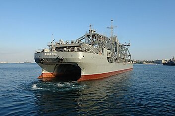 Очень старый корабль Черноморского флота РФ (8 фото)