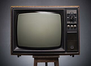 Как переделать нерабочий телевизор в украшение для дома