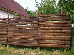 Забор из горбыля: строим своими руками