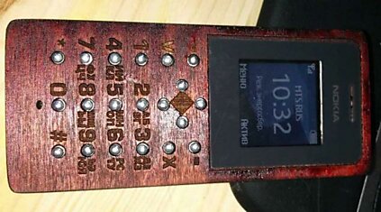 Nokia 105: деревяный телефон гика