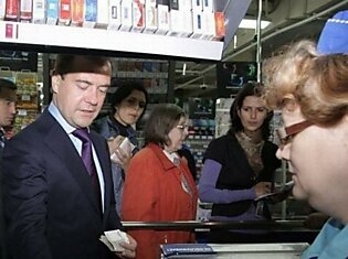 Медведев покупает хлеб по несуществующим ценам