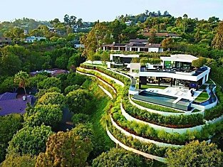 Просто потрясающий дом на холмах Беверли Хиллз в Лос Анджелесе.