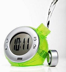 Цифровой будильник на воде