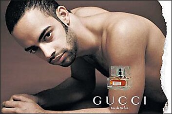 Ха, этот парень гений! Незнакомец сам запустил рекламу Gucci с собой. За счет компании.