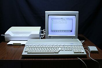 Бытовой компьютер Atari 520STF