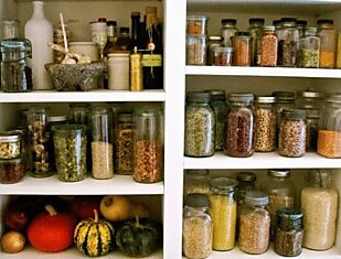 Как организовать кладовку для хранения продуктов