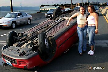 Девушки и автомобили - опасное сочетание (35 фото)