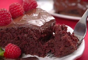 Этот шоколадный торт готовится моментально! Секрет — в простых ингредиентах.