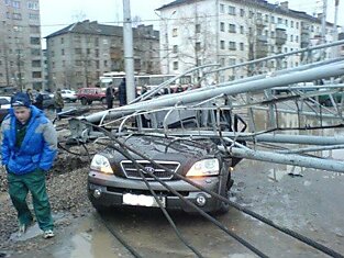 В Великом Новгороде упал кран