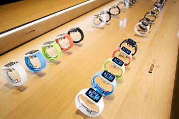 Apple продала за сутки около миллиона Apple Watch