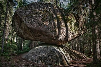 Загадочная и странная скала Куммакиви