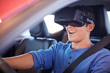 Симулятор виртуальной реальности Toyota учит не писать SMS за рулём