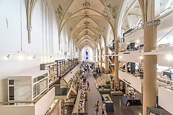 Кафедральный собор 15 века в Нидерландах превратили в книжный магазин