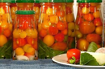 Способ заготовить помидоры на зиму без соли, специй, уксуса и укропа