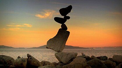 Балансировка камней как искусство поиска равновесия