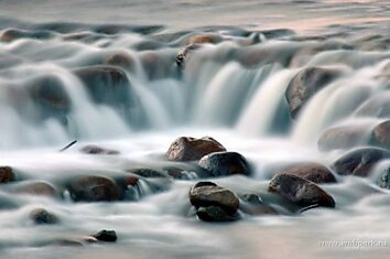 Водопады, сосульки, фонтаны (22 фотографии)