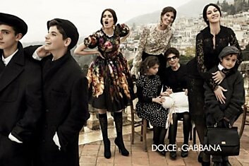 Моника Беллуччи (Monica Bellucci), Бьянка Брандолини (Bianca Brandolini) и Бьянка Балти (Bianca Balti) в осенней кампании «Dolce & Gabbana»