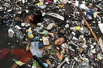Острова из пластиковых отходов (9 фото)