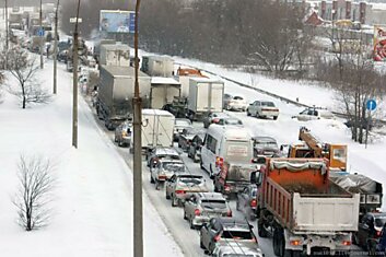 Прорыв трубы в Екатеринбурге в минусовую температуру