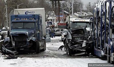 В Детройте произошло дорожно-транспортное происшествие