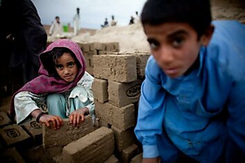 Детский труд на афганском кирпичном заводе (18 фото)