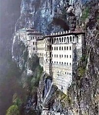 Монастырь на Крутой Скале (также известен как Монастырь Сумела)