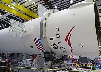SpaceX добавляет к многоразовым ракетным ступеням стабилизаторы и обеспечивает плавучие посадочные площадки для возвращающихся ракет