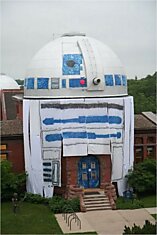 Огромный робот R2D2 из "Звездных войн"