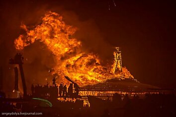 Закрытие фестиваля Burning Man