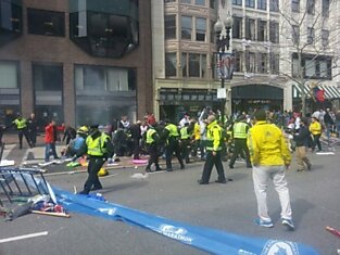 Теракт в Бостоне (36 фото + 7 видео)
