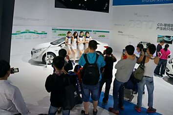 Модели и автомобили на выставке Auto Guangzhou-2013 (79 фотографий)