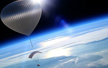 Через два года туристы будут летать в космос на воздушном шаре
