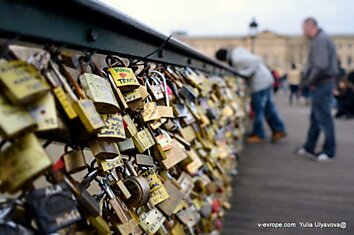 Потяжелевший Мост Искусств