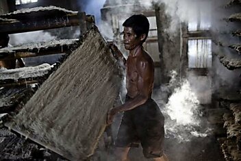 Производство макарон в Индонезии