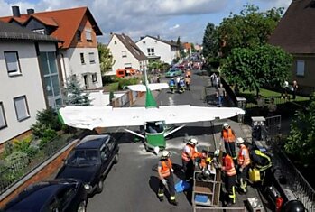 Аварийная посадка самолета в немецком городе