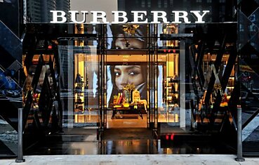 Китай хочет отобрать у Burberry фирменный клеточный принт