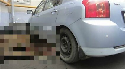 В Москве автомобиль провалился под землю
