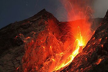 Проснулся  Бату Тара —вулкан во Индонезии