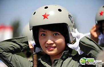 Жизнь китайских девушек пилотов (19 фото)