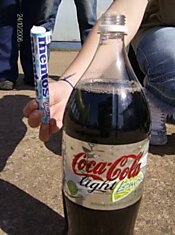 Mentos и Coca-Cola, не совместимы (7 фото)