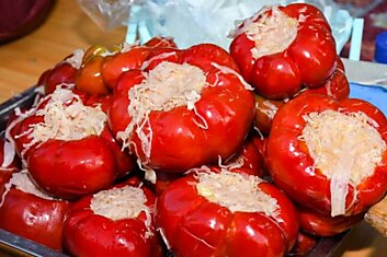Подруга из Кишинева поделилась рецептом перцев, фаршированных капустой, идеальная заготовка на зиму