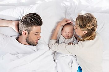 До какого возраста ребенку можно разрешать спать в родительской кровати