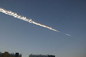 В Челябинске упал метеорит (41 фото + 13 видео)