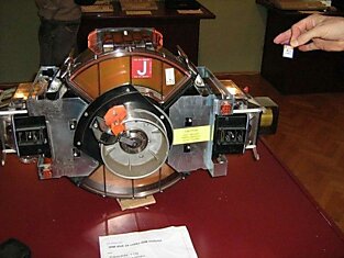 Так выглядел 1 Гб жесткий диск в 1981 году.