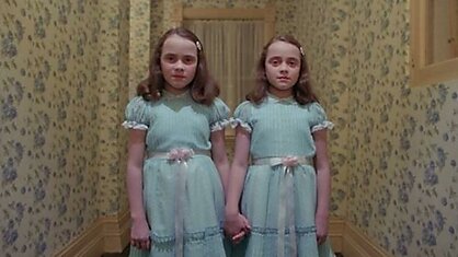 Как изменились близняшки из кинофильма "Сияние" тогда и сейчас