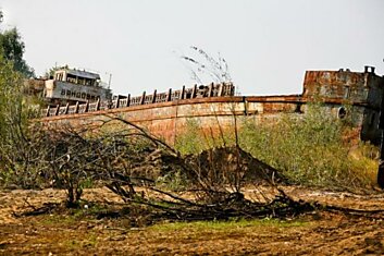 Заброшенные корабли советского речного флота (30 фото)