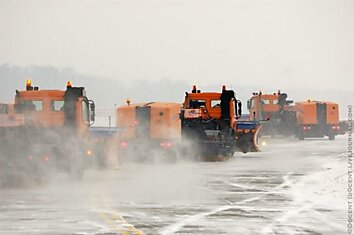 Борьба аэропорта Домодедово со снегом и льдом
