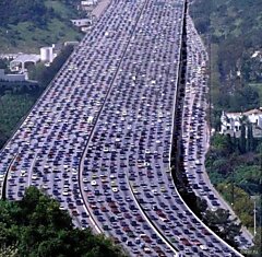 Самая длинная автомобильная пробка в мире зафиксирована в Китае.